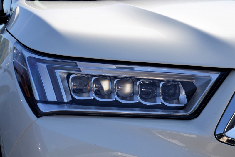 automobile-VALBONNE-min_acura-headlamp-2834131